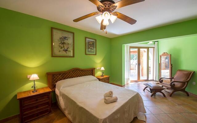 Villa - 4 Bedrooms with Pool and WiFi - 106398