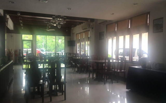 AV Hotel