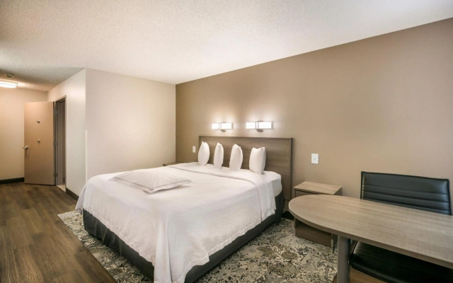 Red Roof Inn PLUS+ Boston - Logan