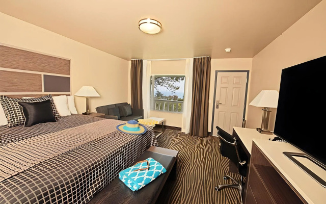 Crescent Bay Inn
