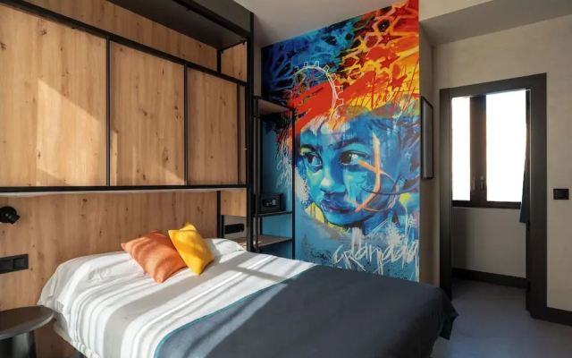 The Central House Granada Elvira Hostel