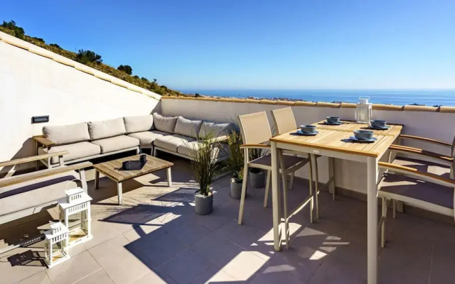 Top-floor Apartment With Pool Ref 20