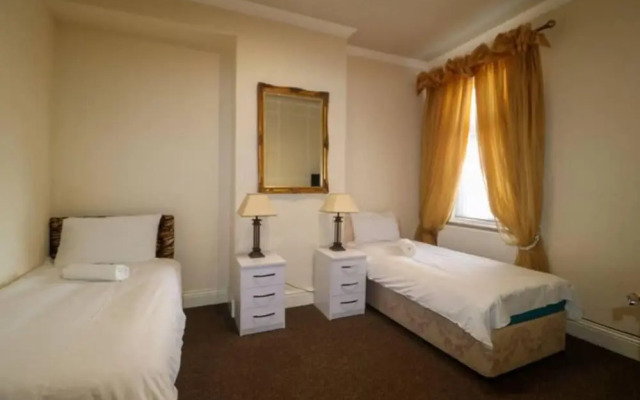 Impeccable 4-bed House in Blackpool