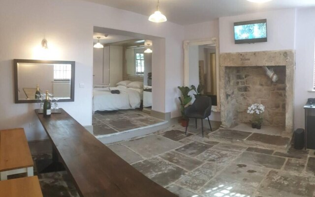 Pemberton - Suite in Canalside Guesthouse
