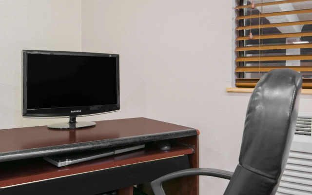 Super 8 by Wyndham Knoxville