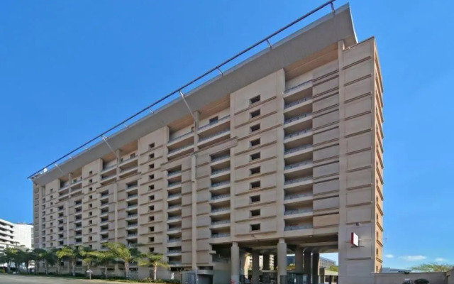 Great 2 bedroom, serviced apartment, views, pool!