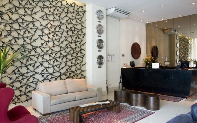 Bristol La Place Hotel