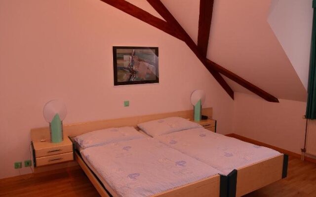 Hotel-Rotisserie La Tour Rouge