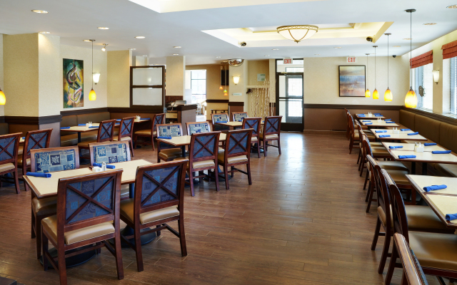 Holiday Inn and Suites Winnipeg Downtown by IHG
