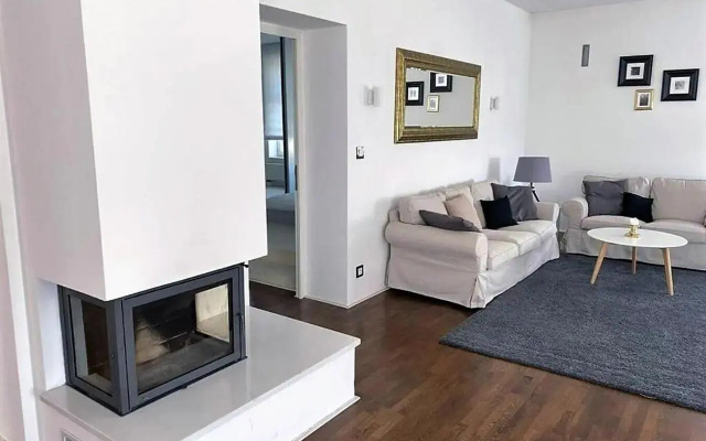 Luxusný 118m2 Apartmán s Krbom v Centre Nitry