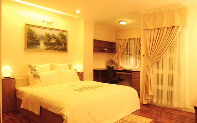 Golden Globe Apartment