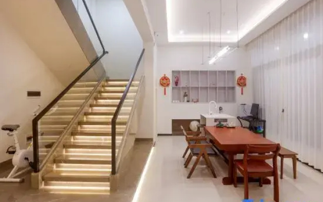 Zhangjiajie Qilou Yashay (Gaotiezhan Seventy-Two Storey Qilou Branch)