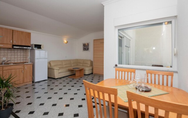 Nice Home in Makarska With Wifi and 1 Bedrooms