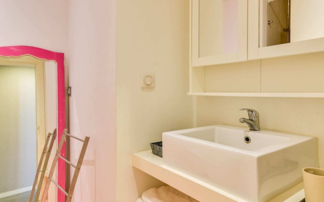 Charming 2 Bedroom Apartment at Restelo