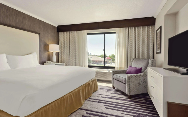 DoubleTree by Hilton Milwaukee - Brookfield