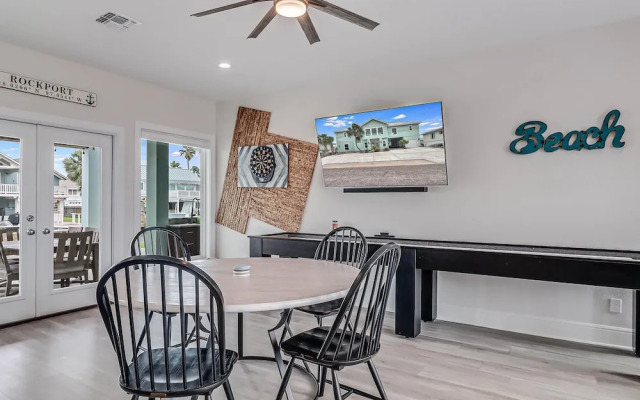 Flamingo House 4 Bedroom Home by RedAwning