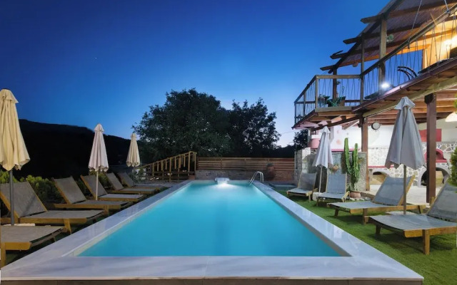 Villa Fisi 1 - Pool, Hot Tub & Mountain View