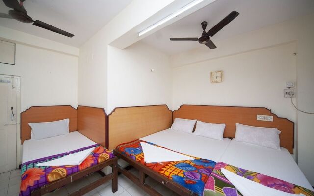 Spot On 38565 Hotel Surya