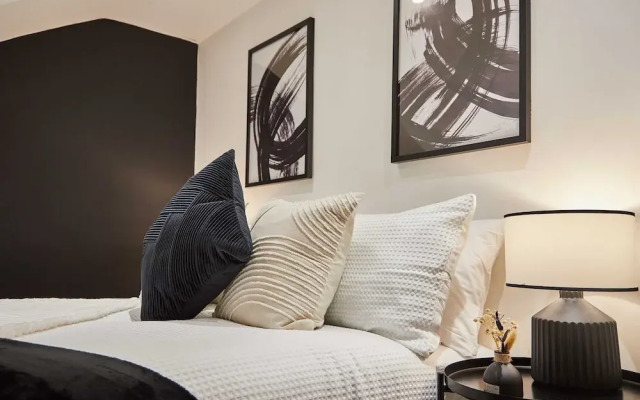 Host Stay Trafalgar Road