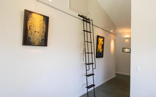 Golden Paradise - Rangihaeata Holiday Home