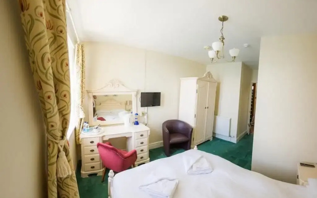 Queensbridge Hotel