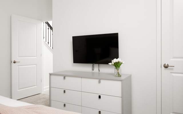 Chic townhouse with private pool near Disney