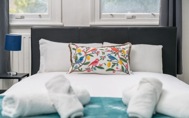 3bedroomed, 2 Baths Flat in Kensington