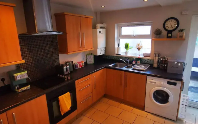 2BR Cozy Duplex in Belfast