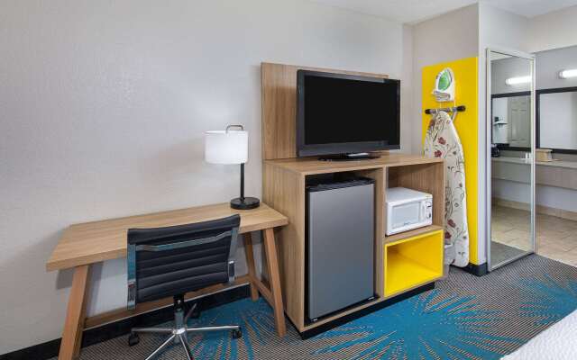 Days Inn by Wyndham Savannah