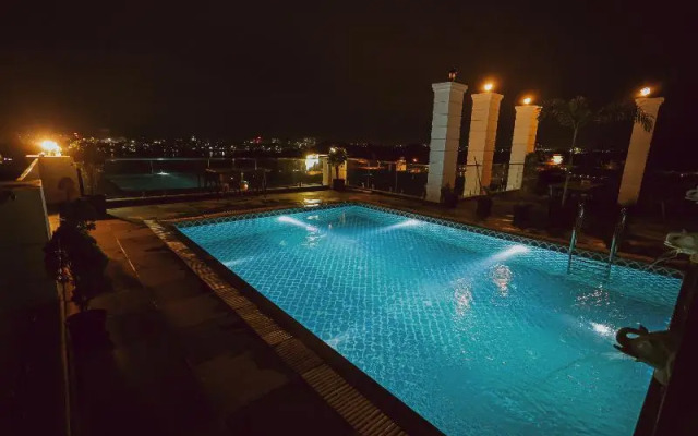 Revaas Lake View Boutique Hotel