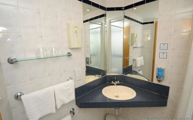 Holiday Inn Express Glasgow Airport by IHG