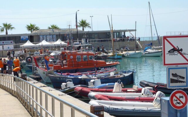 Spacious Villa in La Gaude With Swimming Pool