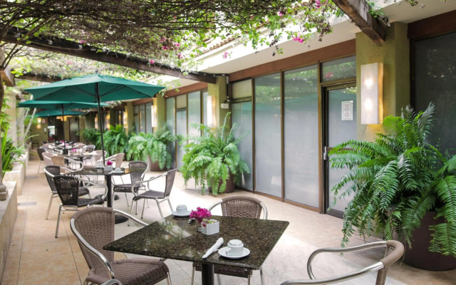 Suites Colonial