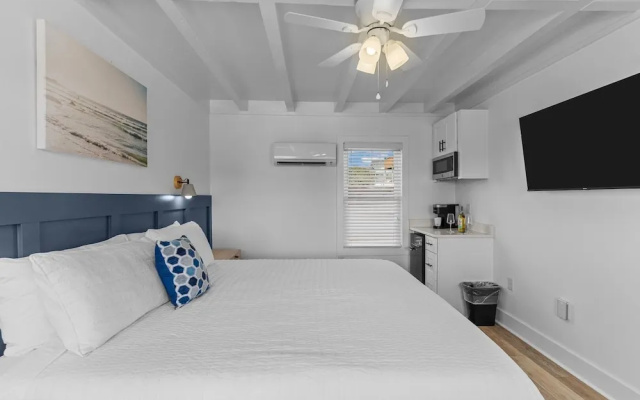 The Beach House Motel & Suites