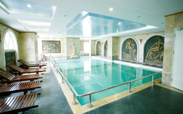 A25 Luxury Hotel