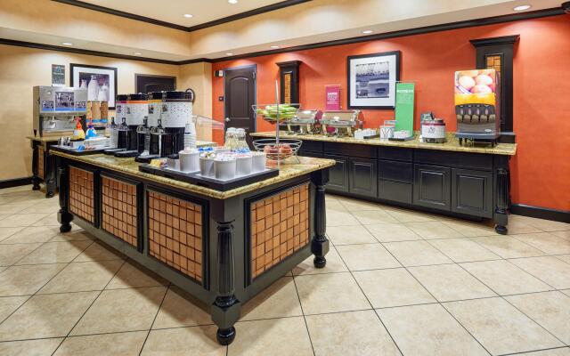Hampton Inn & Suites Waco-South
