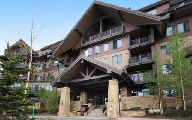 Crystal Peak Lodge 3 Bedroom Ski in, Ski out Slopeside Condo at the Base of Peak 7