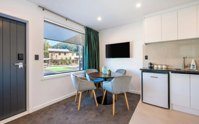 Luxe Suites and Apartments