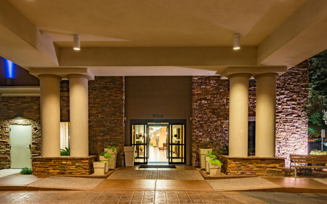 Holiday Inn Express & Suites Phoenix - Glendale Sports Dist by IHG