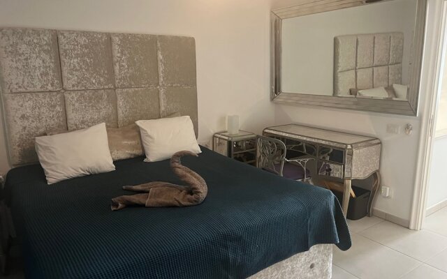Luxury 4 bedroom villa with jacuzzi