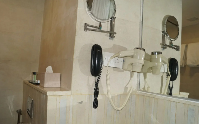 V7 Hotel