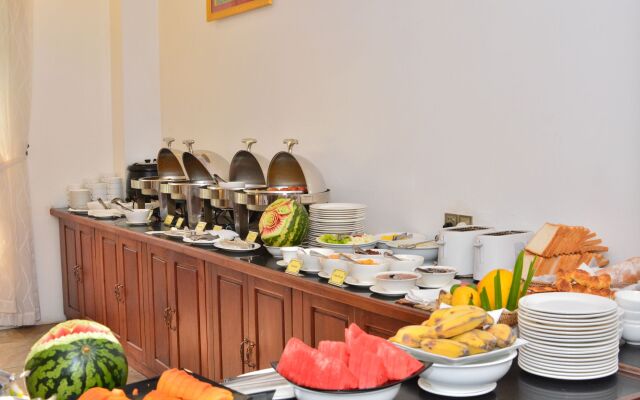 Yadanarpon Dynasty Hotel