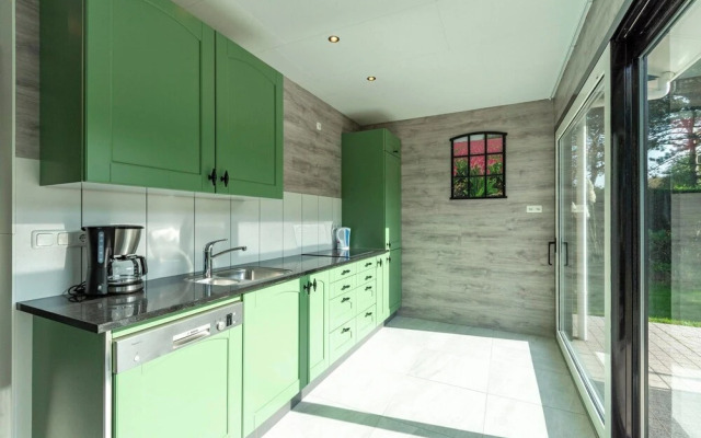 Pleasant Holiday Home With Garden