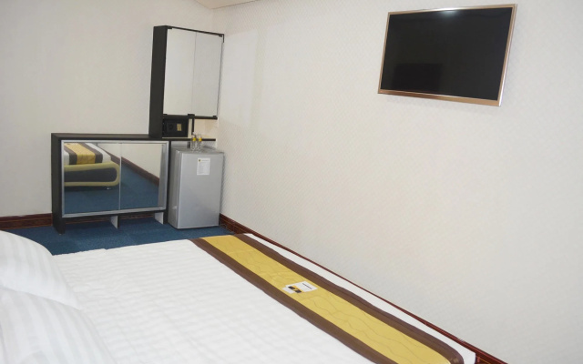 999 Hotel