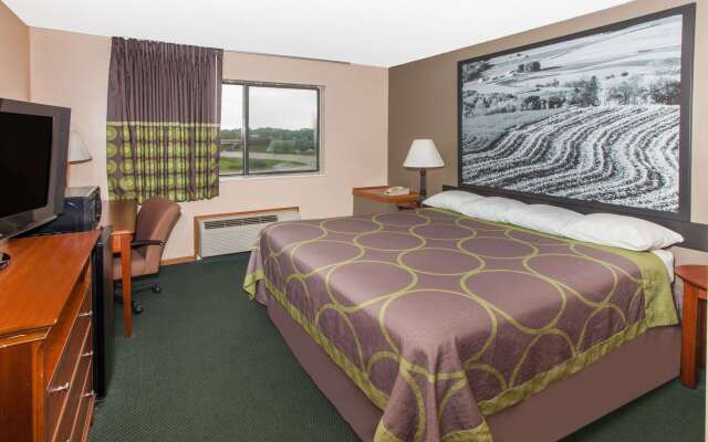 Super 8 by Wyndham Anamosa IA
