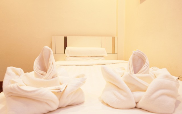 CAPITAL O890 The Royal Bay View Villas