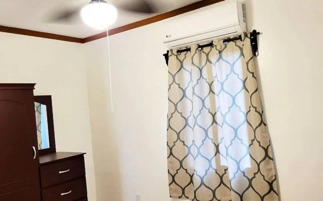 2 bedroom apartmen in the heart of west end!