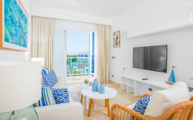 Luxury Penthouse 336 Cana Rock Condos 🎸- Golf View and Infinity Pool