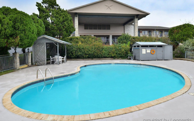 Days Inn by Wyndham Boerne
