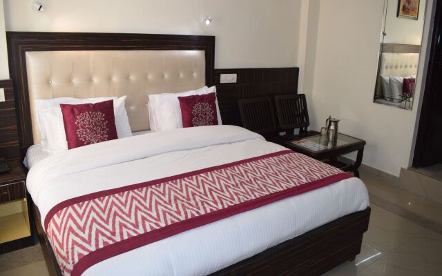 OYO 10322 Hotel Raja Palace